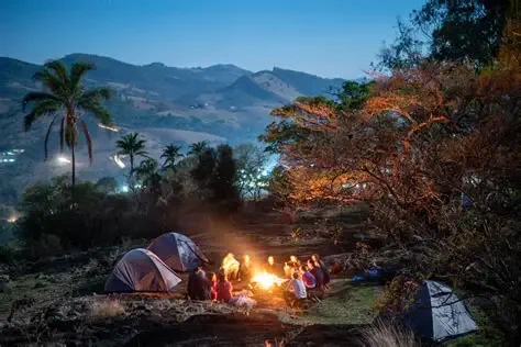 Camping ao pôr do sol