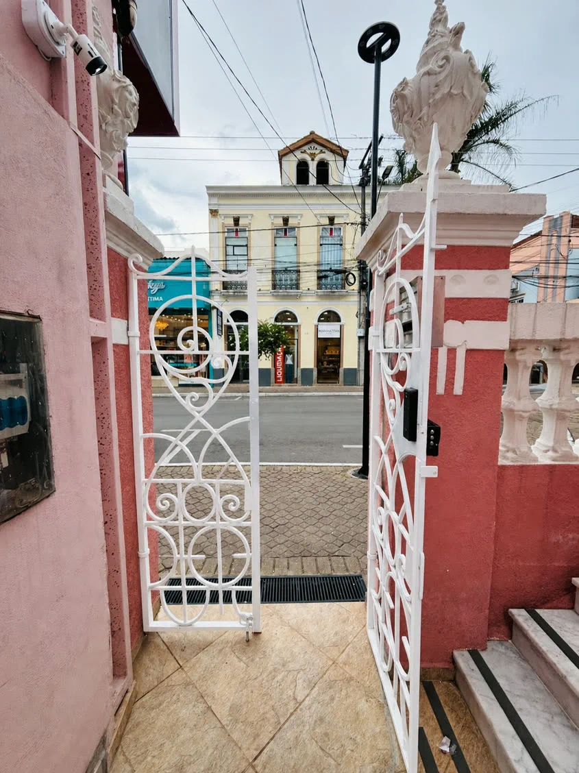 Portão de entrada da Casa Vita