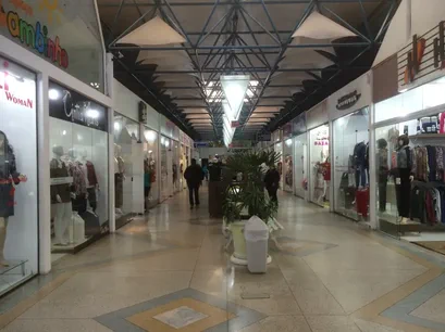 Corredor interno do shopping